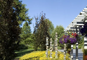 Walkway by the Botanical Garden visitor center.