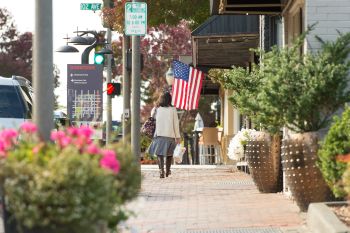 image of pedestrians walking in Old Bellevue